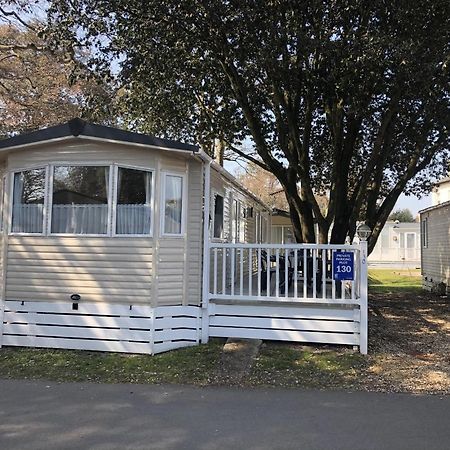 Mudeford Beach Lodge Eksteriør billede