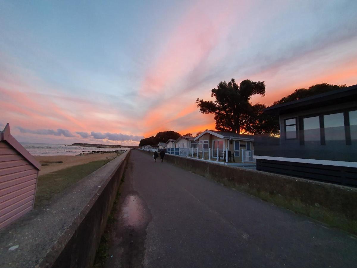 Mudeford Beach Lodge Eksteriør billede